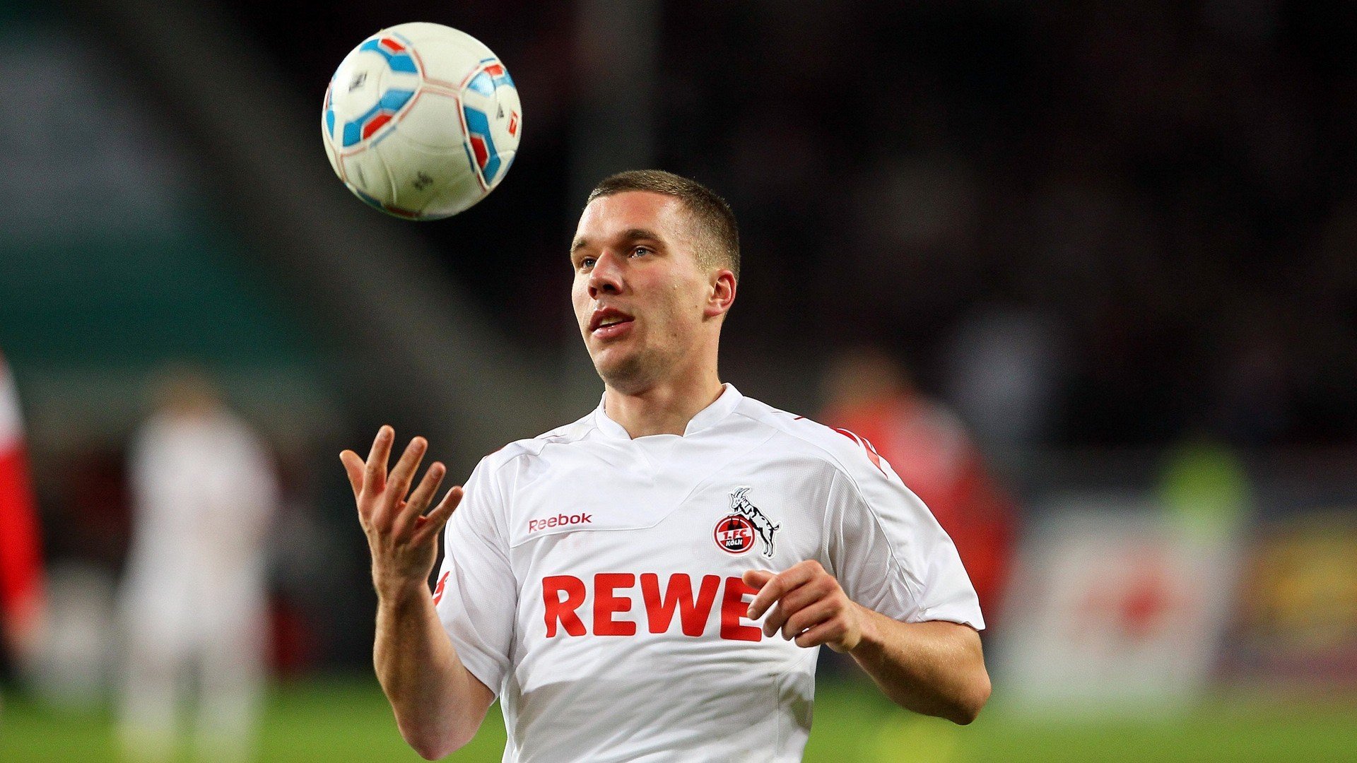 拉什福德爆发与拉齐奥淘汰塞维利亚，足球世界里，偶然与必然的永恒交织